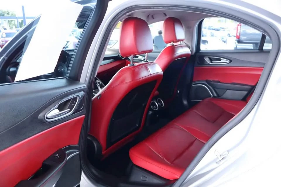 2019 Alfa Romeo Giulia - Image 12 of 14
