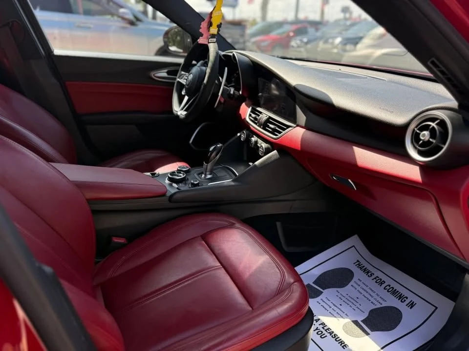 2019 Alfa Romeo Giulia - Image 13 of 18