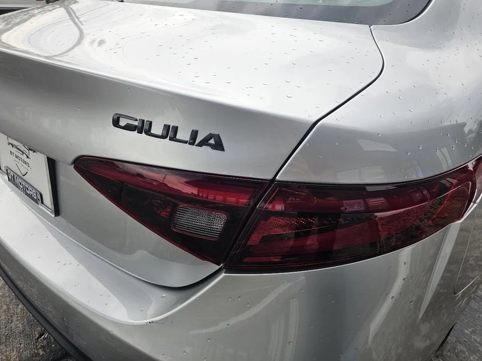 2019 Alfa Romeo Giulia - Image 14 of 20
