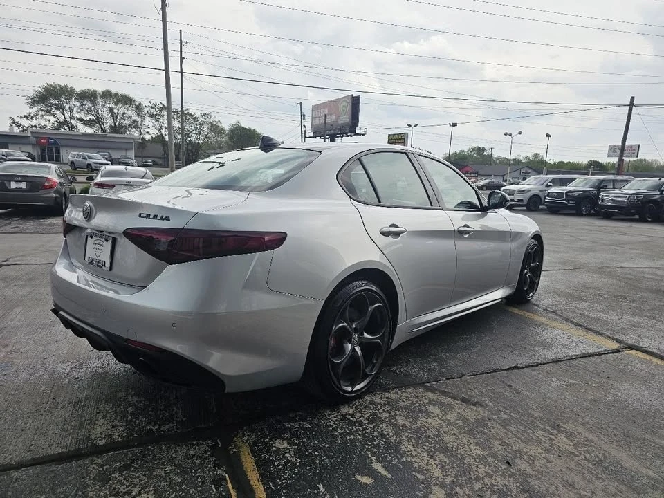 2019 Alfa Romeo Giulia - Image 5 of 20