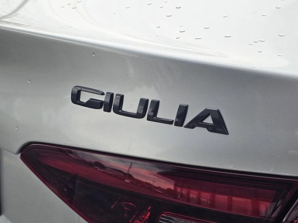 2019 Alfa Romeo Giulia - Image 13 of 20