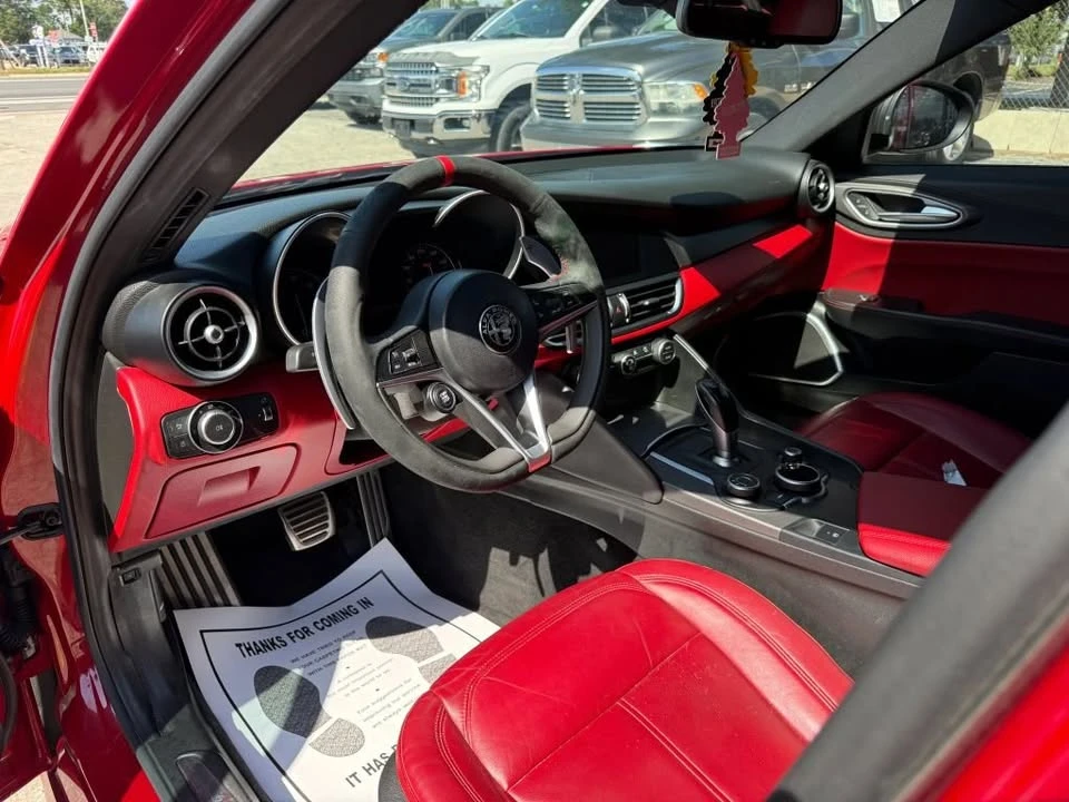 2019 Alfa Romeo Giulia - Image 11 of 18