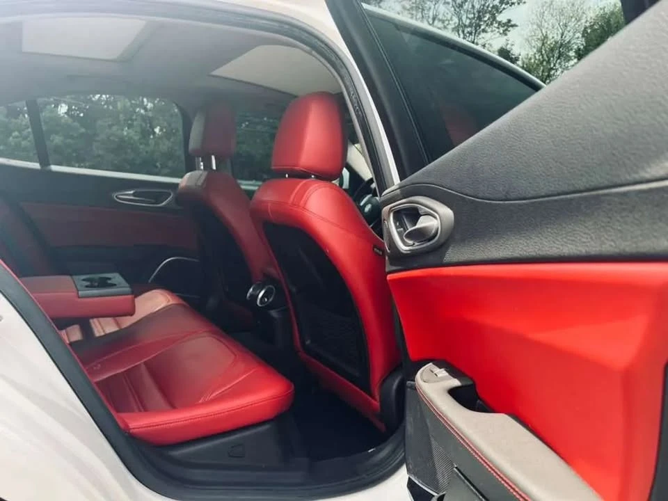 2019 Alfa Romeo Giulia - Image 15 of 19