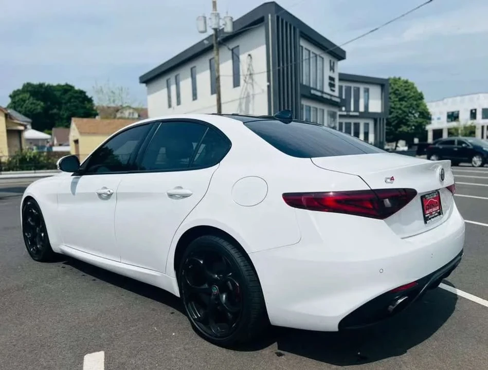 2019 Alfa Romeo Giulia - Image 8 of 19