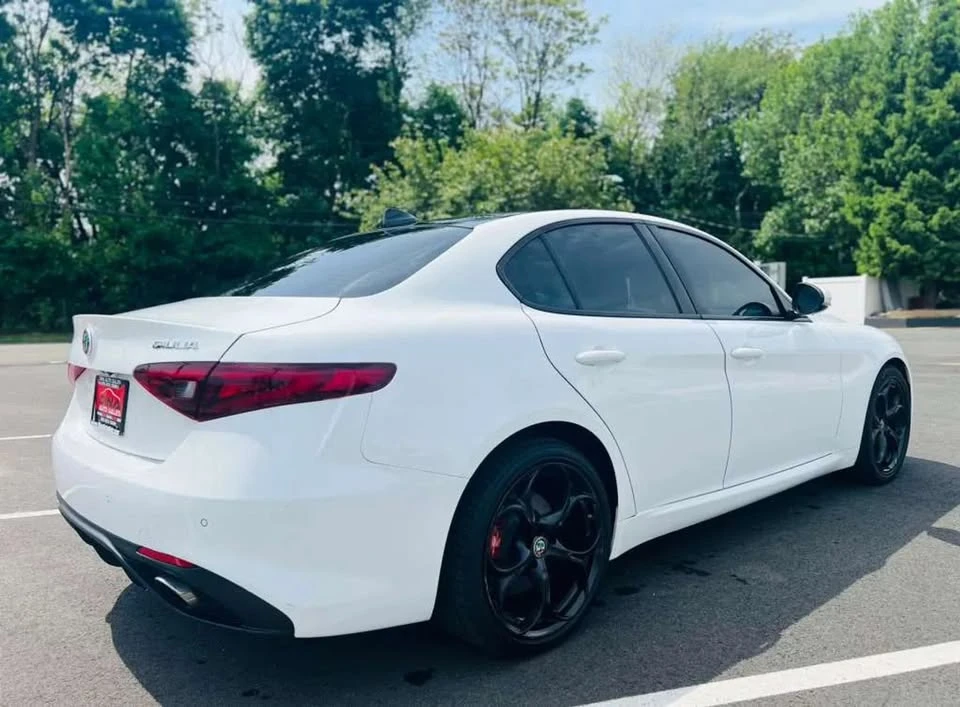 2019 Alfa Romeo Giulia - Image 7 of 19