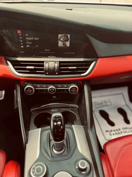 2019 Alfa Romeo Giulia - Image 17 of 19