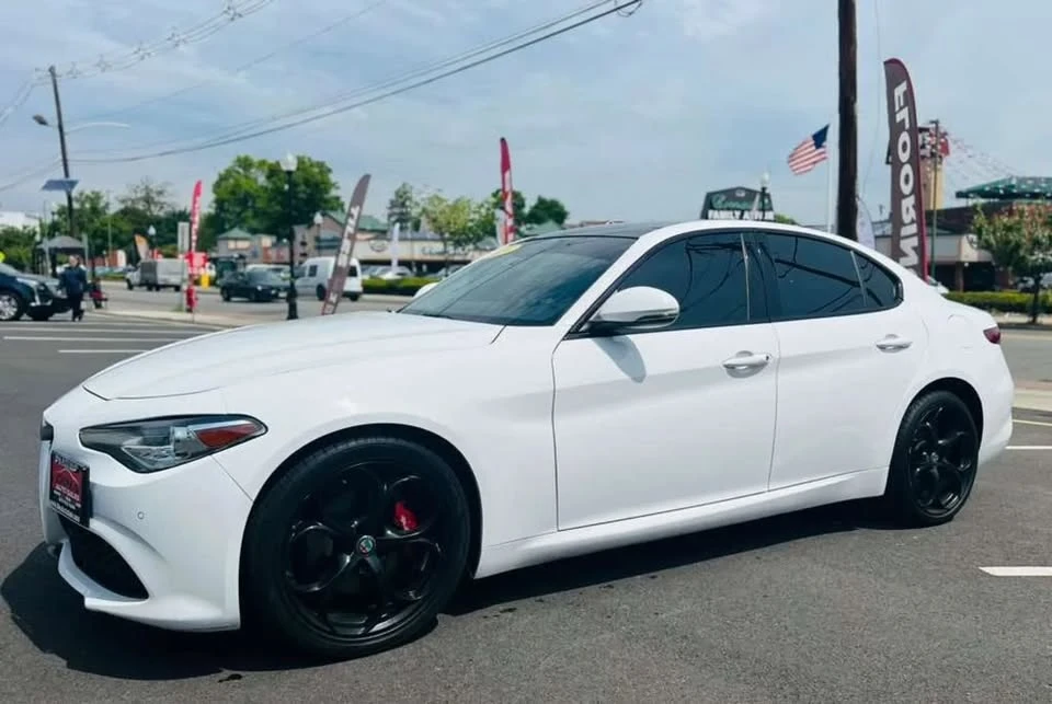 2019 Alfa Romeo Giulia - Image 5 of 19