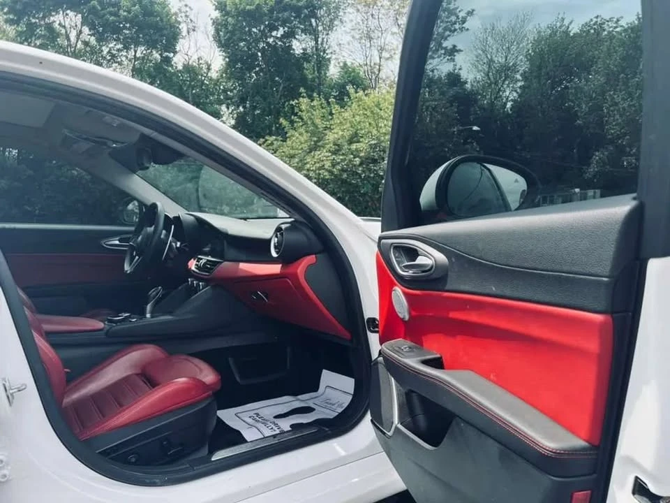 2019 Alfa Romeo Giulia - Image 13 of 19