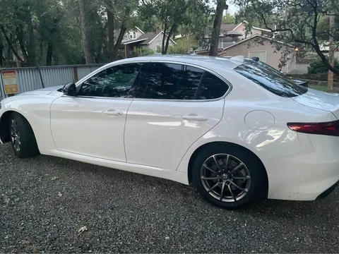 2019 Alfa Romeo Giulia - Image 3 of 4