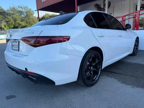 2019 Alfa Romeo Giulia - Image 4 of 9
