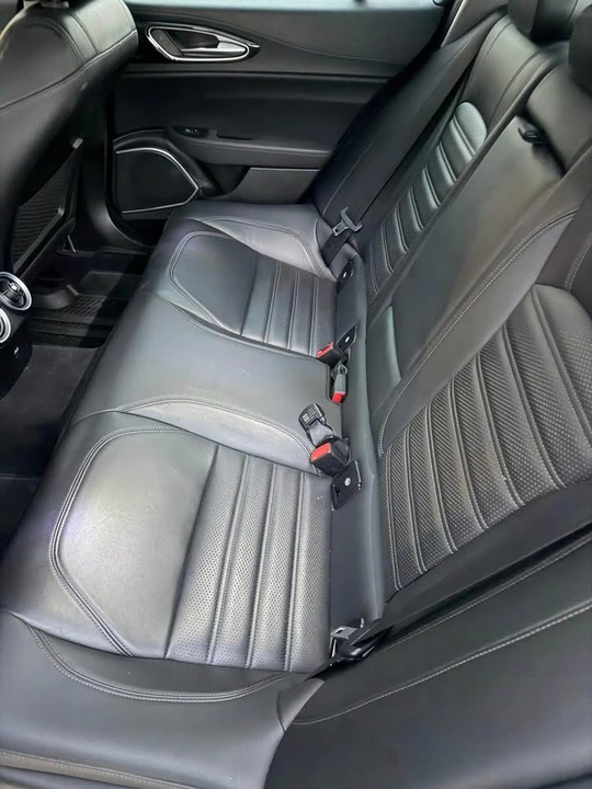 2019 Alfa Romeo Giulia - Image 9 of 10