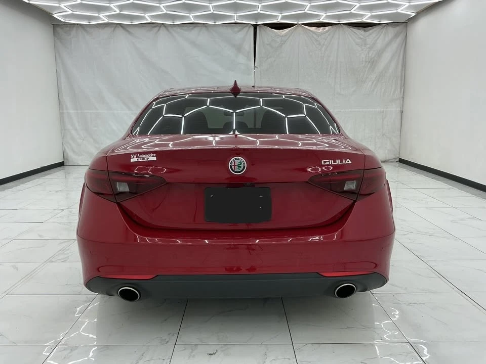 2019 Alfa Romeo Giulia - Image 5 of 20