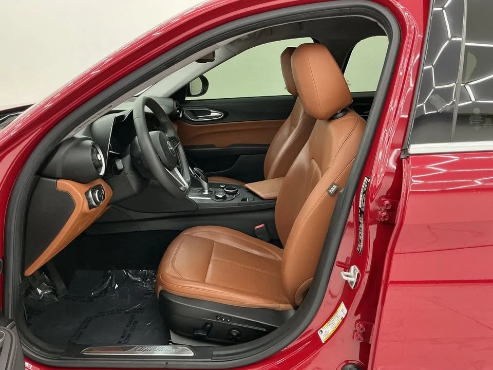 2019 Alfa Romeo Giulia - Image 7 of 20