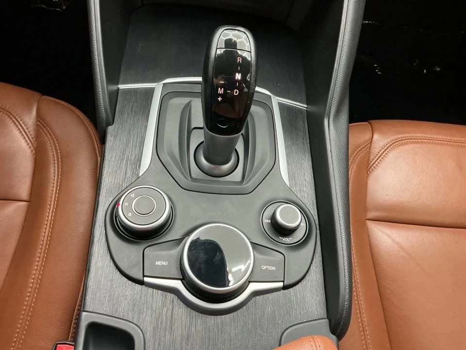 2019 Alfa Romeo Giulia - Image 16 of 20
