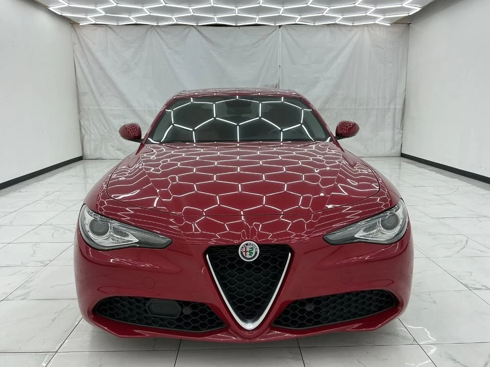 2019 Alfa Romeo Giulia - Image 2 of 20