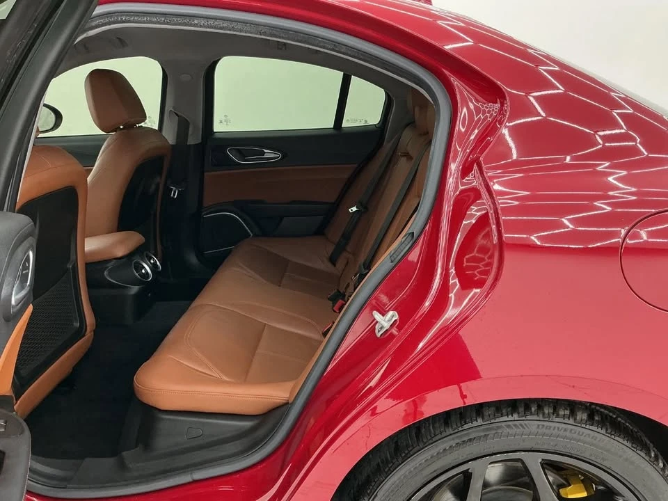 2019 Alfa Romeo Giulia - Image 10 of 20