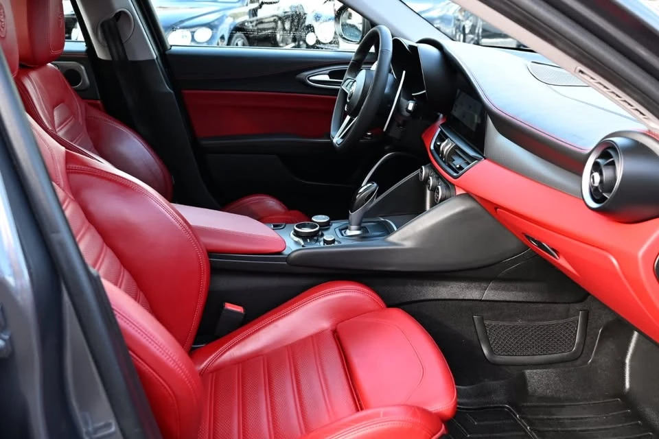 2019 Alfa Romeo Giulia - Image 7 of 11
