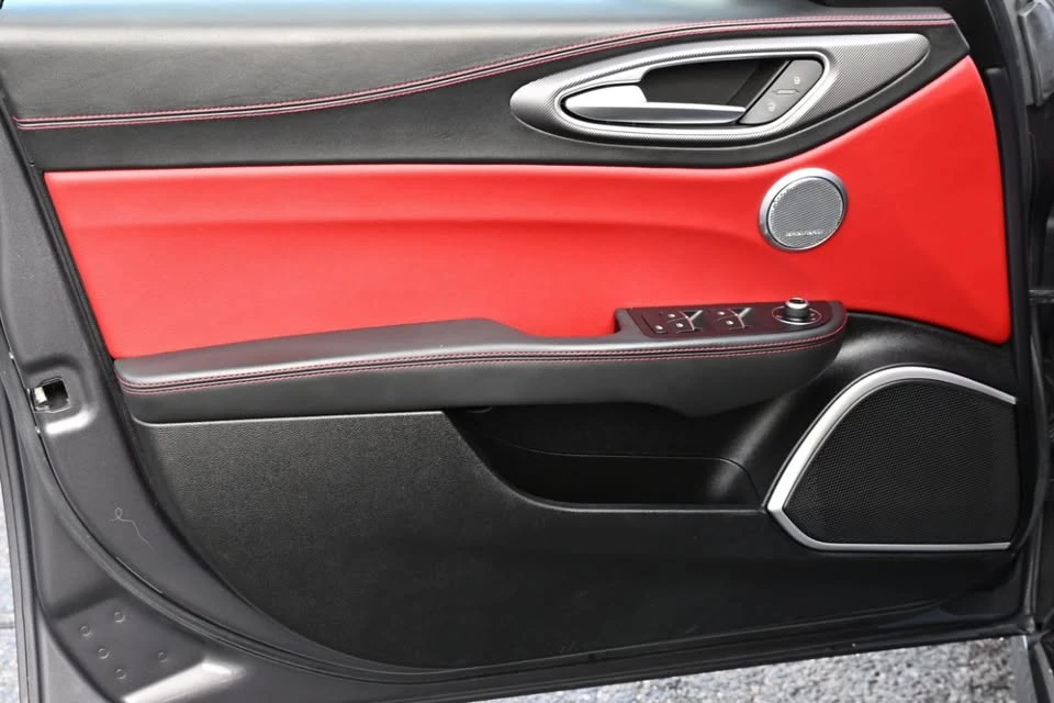 2019 Alfa Romeo Giulia - Image 5 of 11