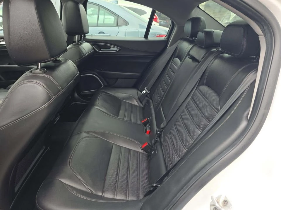 2019 Alfa Romeo Giulia - Image 5 of 12