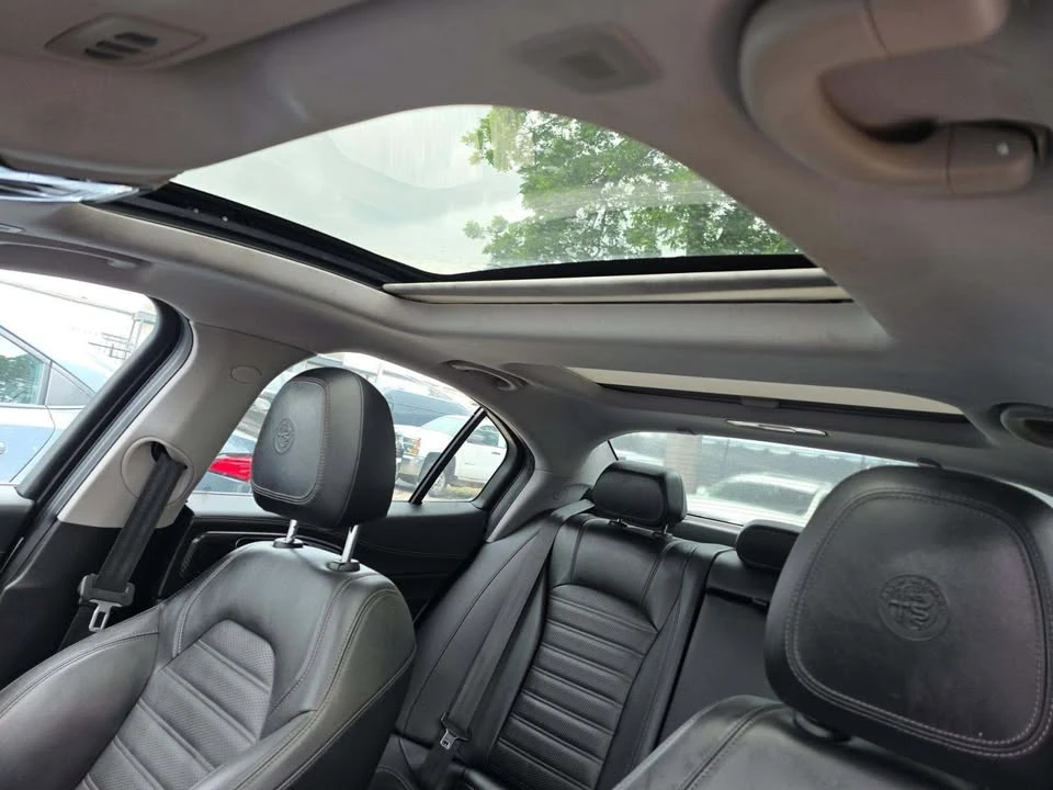 2019 Alfa Romeo Giulia - Image 6 of 12