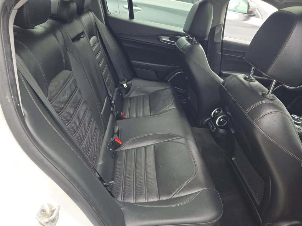 2019 Alfa Romeo Giulia - Image 8 of 12