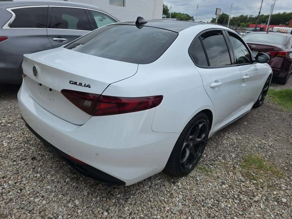 2019 Alfa Romeo Giulia - Image 11 of 12
