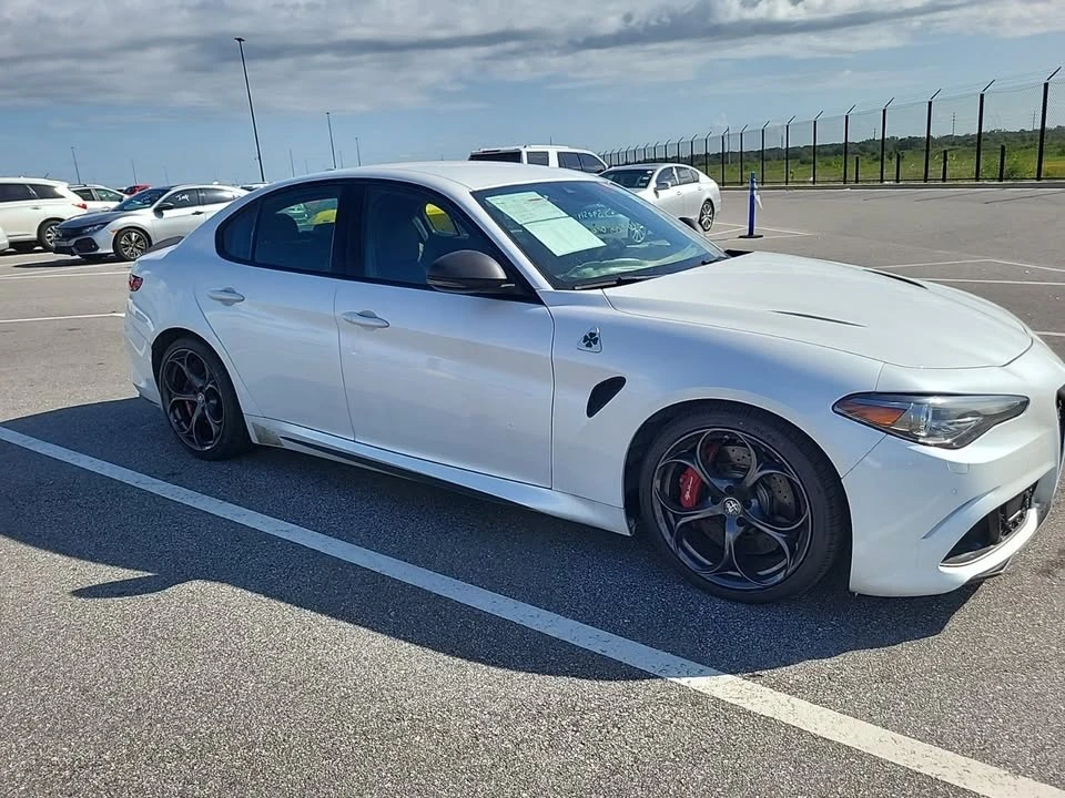 2019 Alfa Romeo Giulia - Image 8 of 9