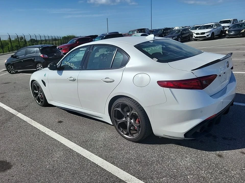 2019 Alfa Romeo Giulia - Image 9 of 9