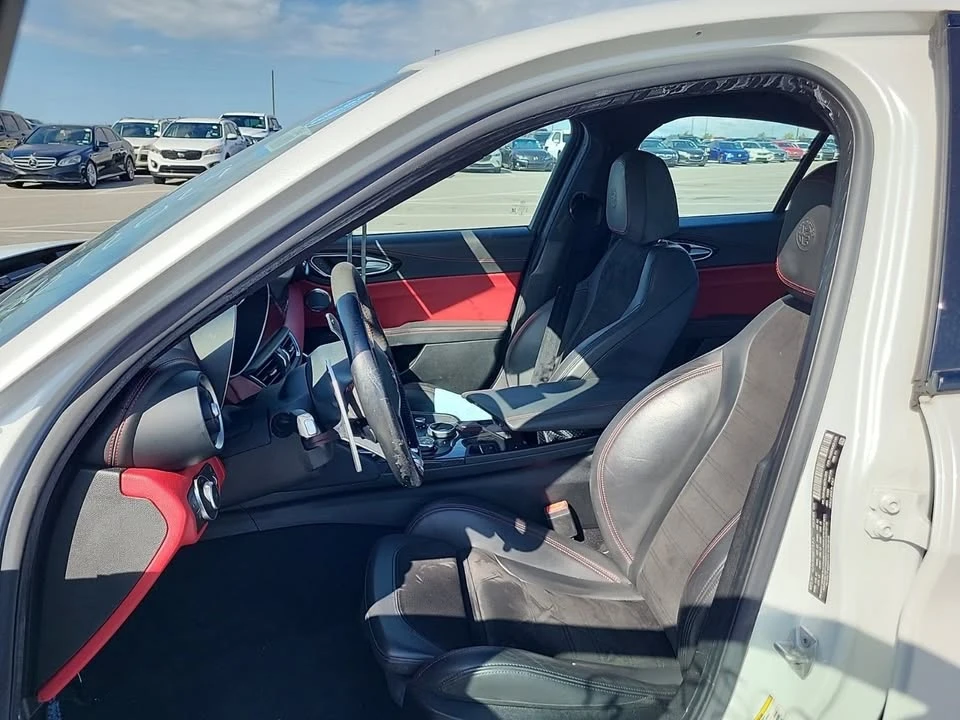 2019 Alfa Romeo Giulia - Image 5 of 9