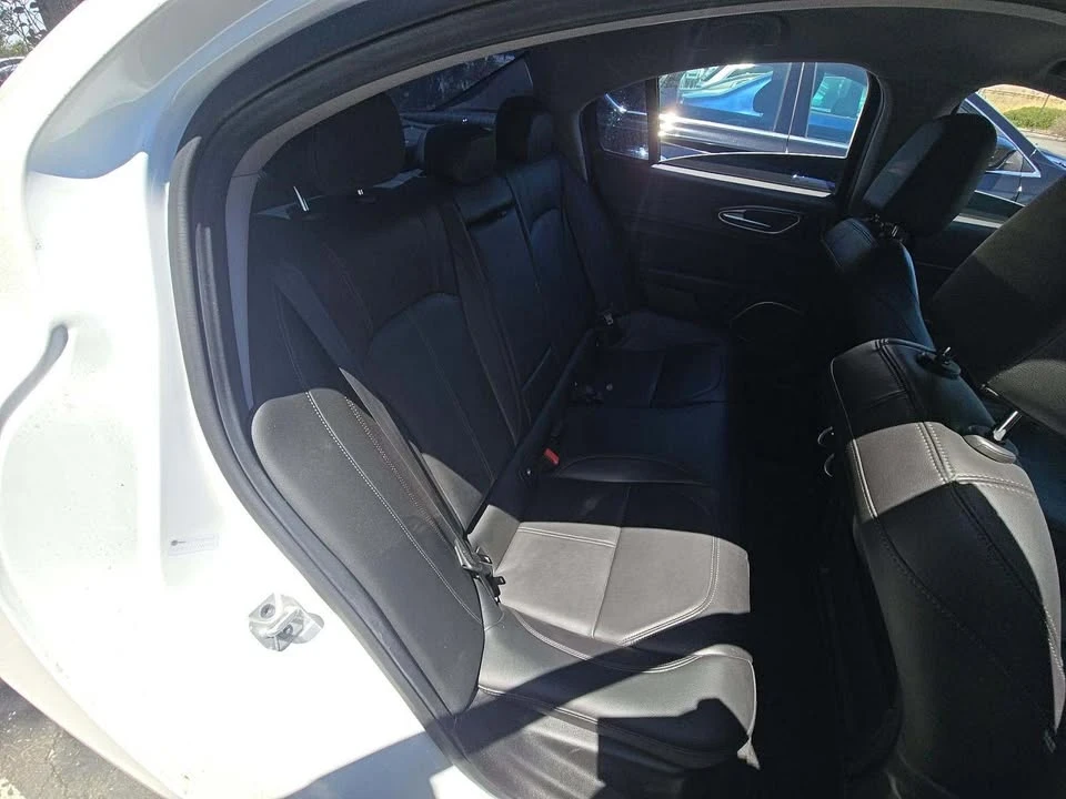 2019 Alfa Romeo Giulia - Image 8 of 10