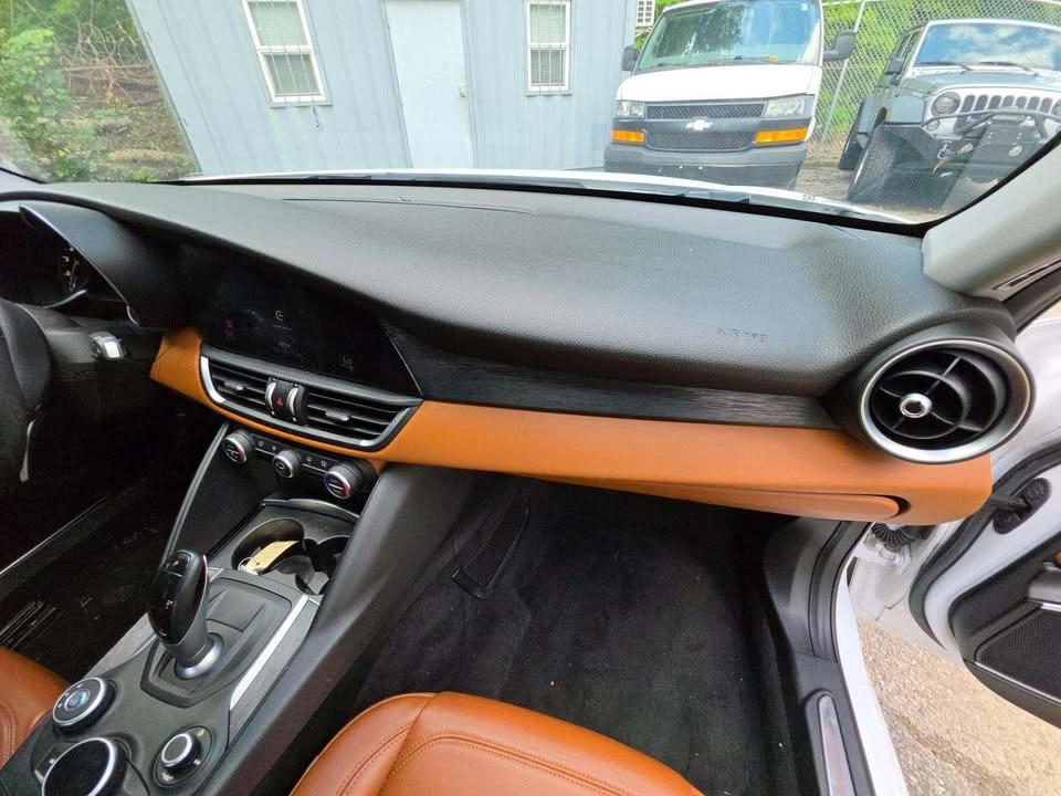 2019 Alfa Romeo Giulia - Image 5 of 12