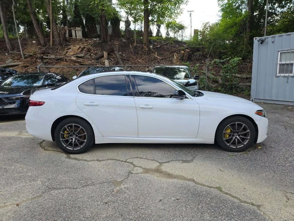2019 Alfa Romeo Giulia - Image 2 of 12