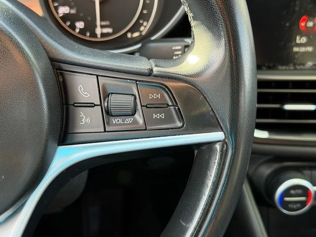 2019 Alfa Romeo Giulia - Image 11 of 16