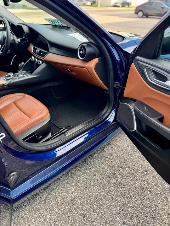 2019 Alfa Romeo Giulia - Image 14 of 21