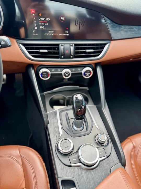 2019 Alfa Romeo Giulia - Image 18 of 21