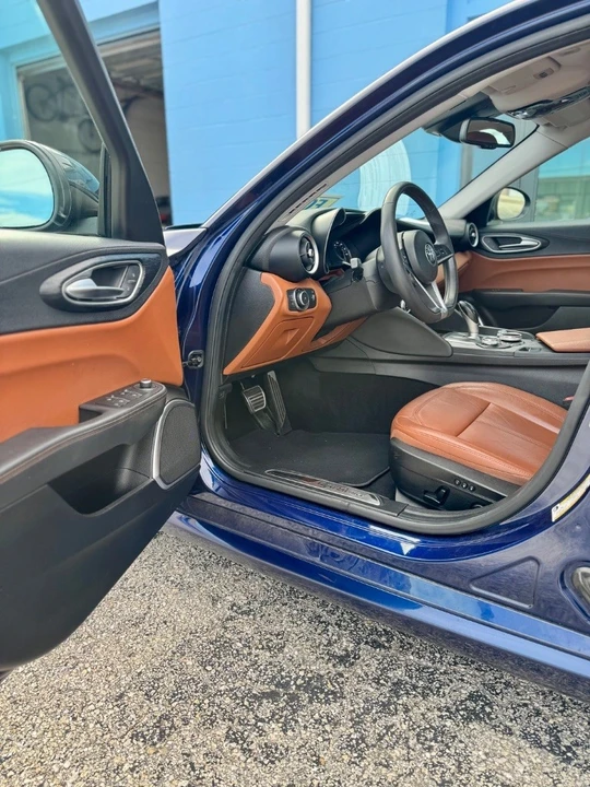 2019 Alfa Romeo Giulia - Image 12 of 21