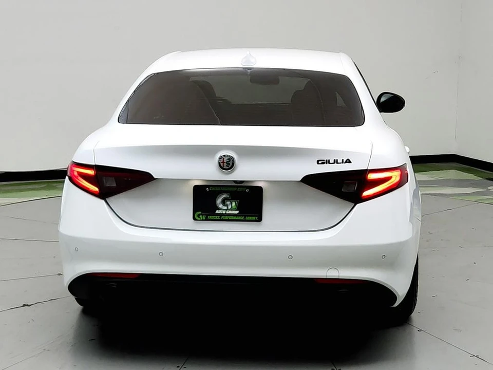 2019 Alfa Romeo Giulia - Image 6 of 31