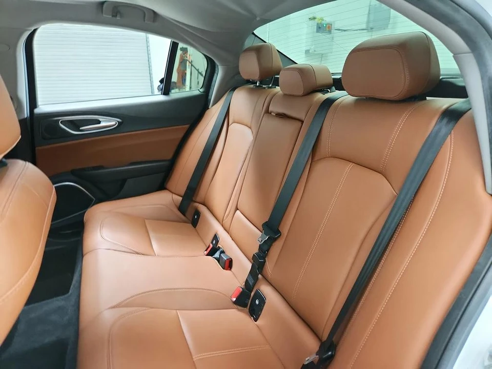 2019 Alfa Romeo Giulia - Image 23 of 31