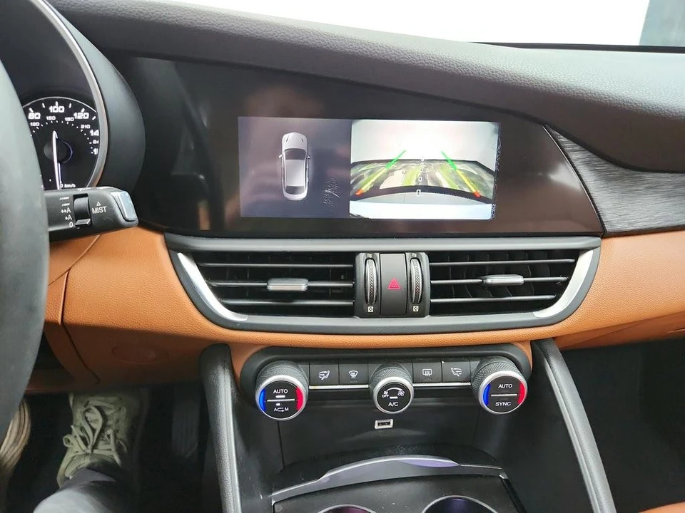 2019 Alfa Romeo Giulia - Image 20 of 31