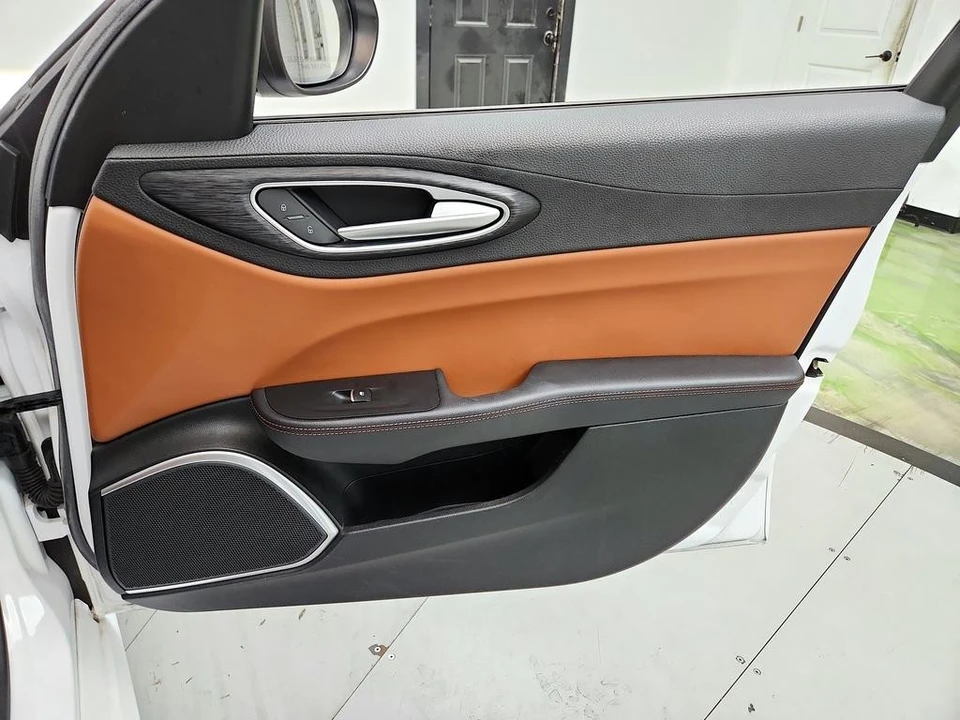 2019 Alfa Romeo Giulia - Image 27 of 31