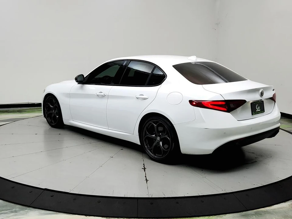 2019 Alfa Romeo Giulia - Image 7 of 31