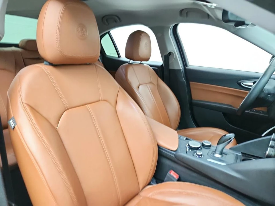 2019 Alfa Romeo Giulia - Image 26 of 31