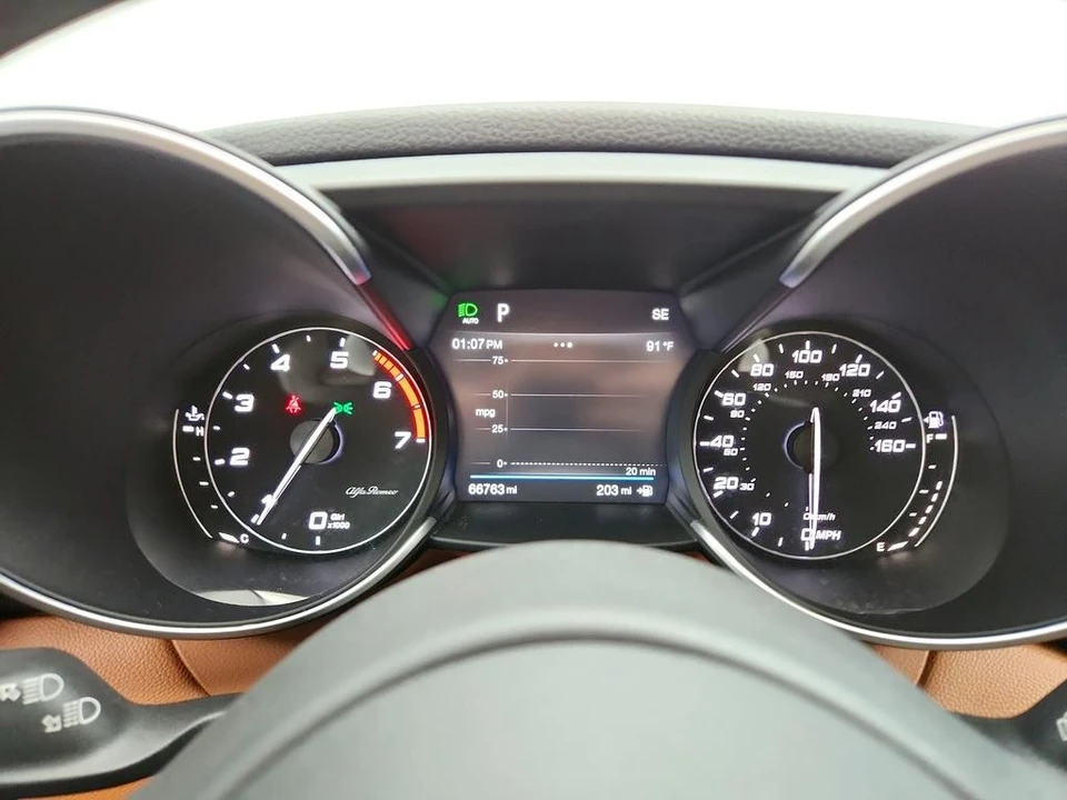 2019 Alfa Romeo Giulia - Image 16 of 31