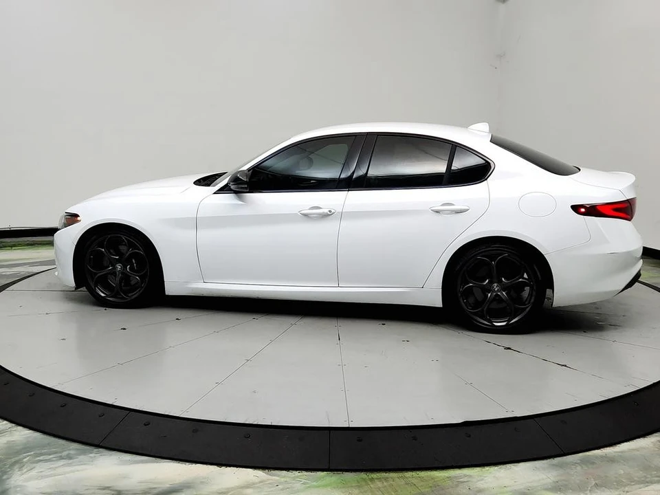 2019 Alfa Romeo Giulia - Image 8 of 31
