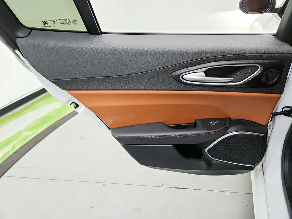 2019 Alfa Romeo Giulia - Image 24 of 31
