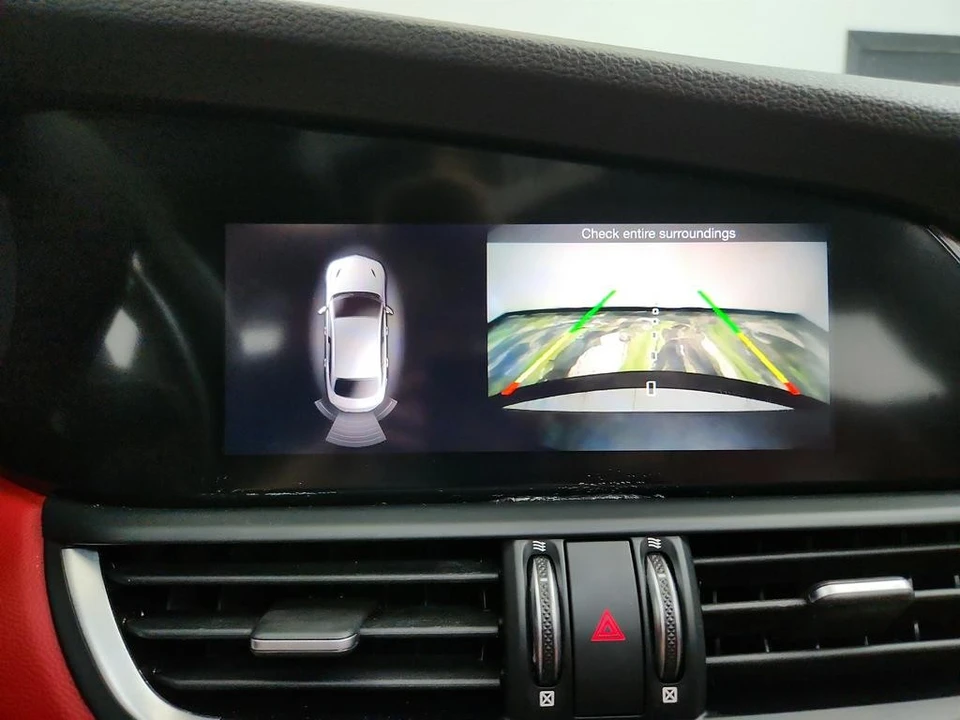 2019 Alfa Romeo Giulia - Image 18 of 31