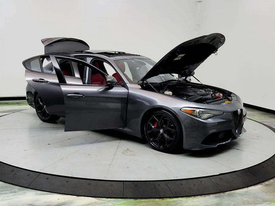2019 Alfa Romeo Giulia - Image 10 of 31