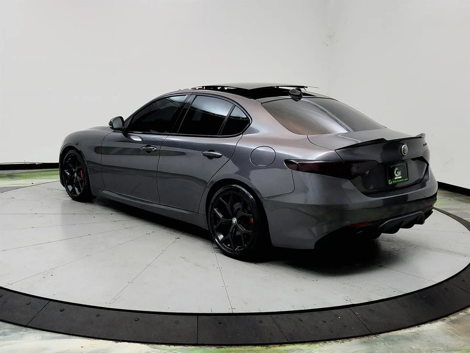 2019 Alfa Romeo Giulia - Image 7 of 31