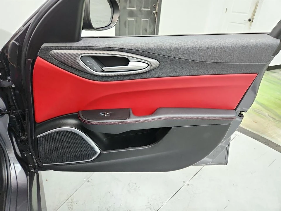 2019 Alfa Romeo Giulia - Image 26 of 31