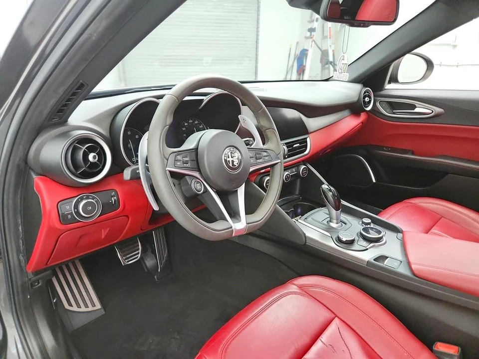 2019 Alfa Romeo Giulia - Image 13 of 31